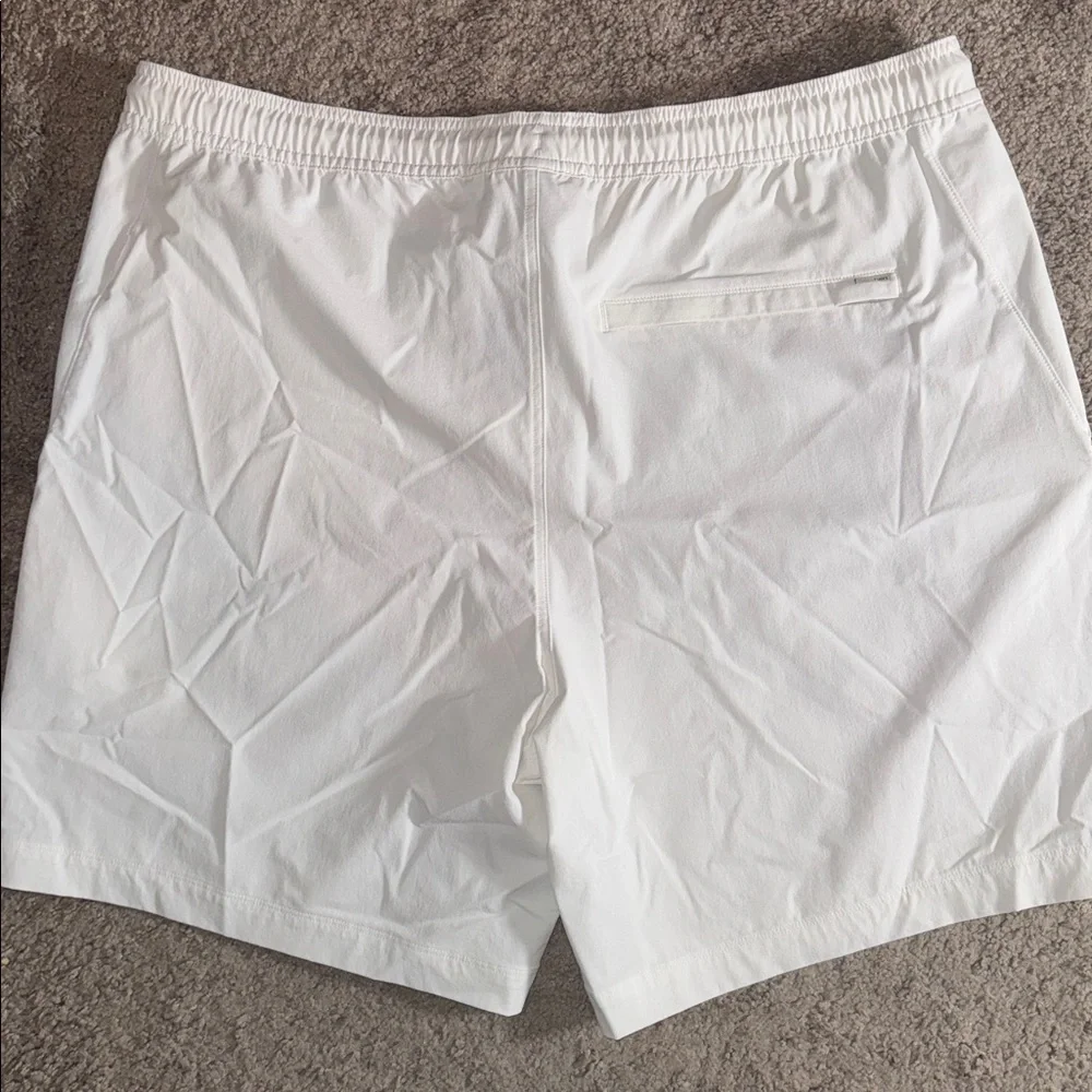 Vuori XXL Crosscourt Shorts men’s $94 white athletic barely used gym - Picture 10 of 10